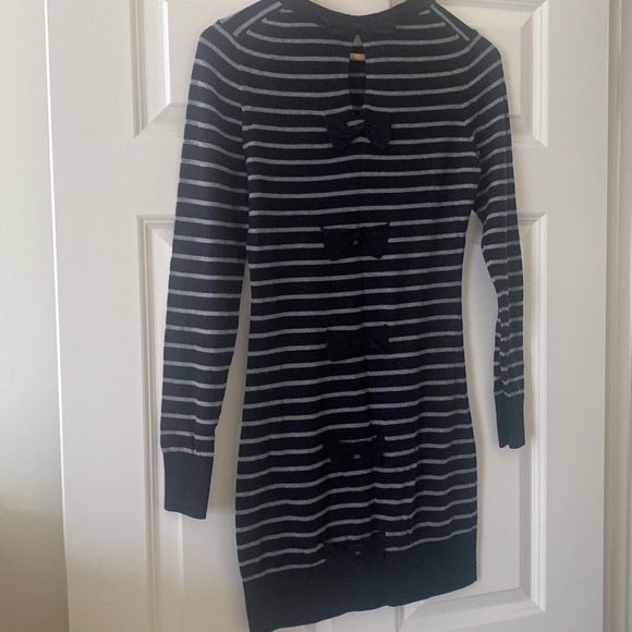 French Connection Striped Sweater Dress w/ Mini Bows Back Size 4 Sexy Blk Gray - Picture 6 of 10